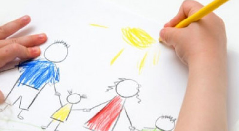 Bambino che disegna Bambino che disegna